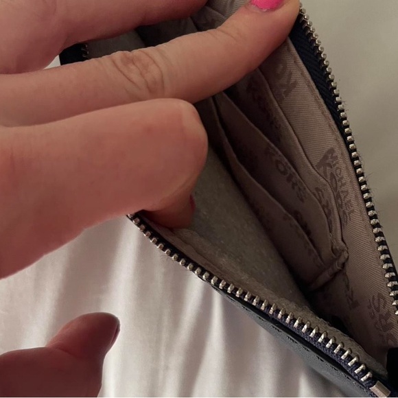 NWT Navy and Silver Michael Kors Wallet - Picture 7 of 8